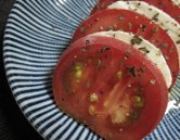 トマトとモッツァレラチーズのサラダ画像
